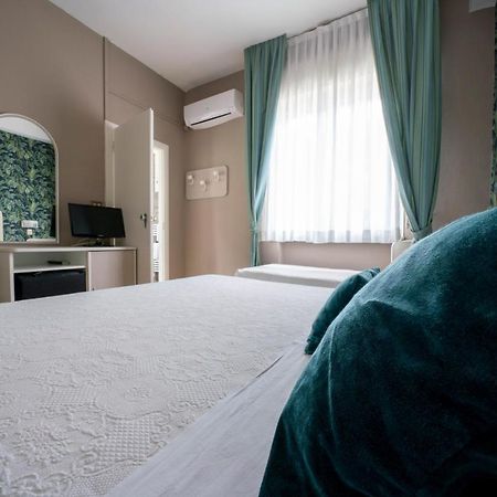 Alta Marea Hotel Милано Мартима Екстериор снимка