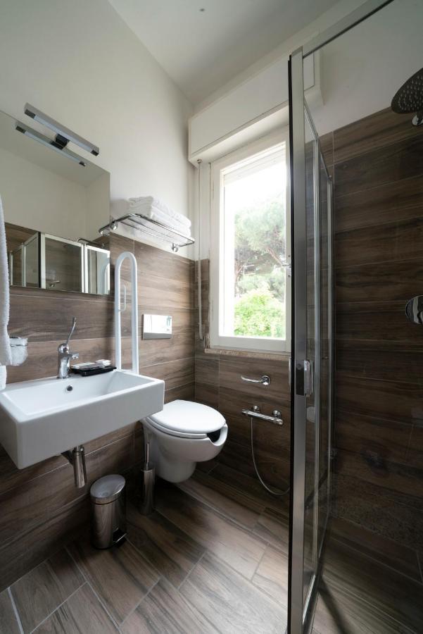 Alta Marea Hotel Милано Мартима Екстериор снимка