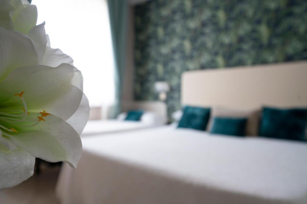 Alta Marea Hotel Милано Мартима Екстериор снимка