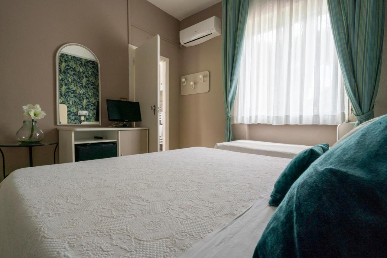 Alta Marea Hotel Милано Мартима Екстериор снимка