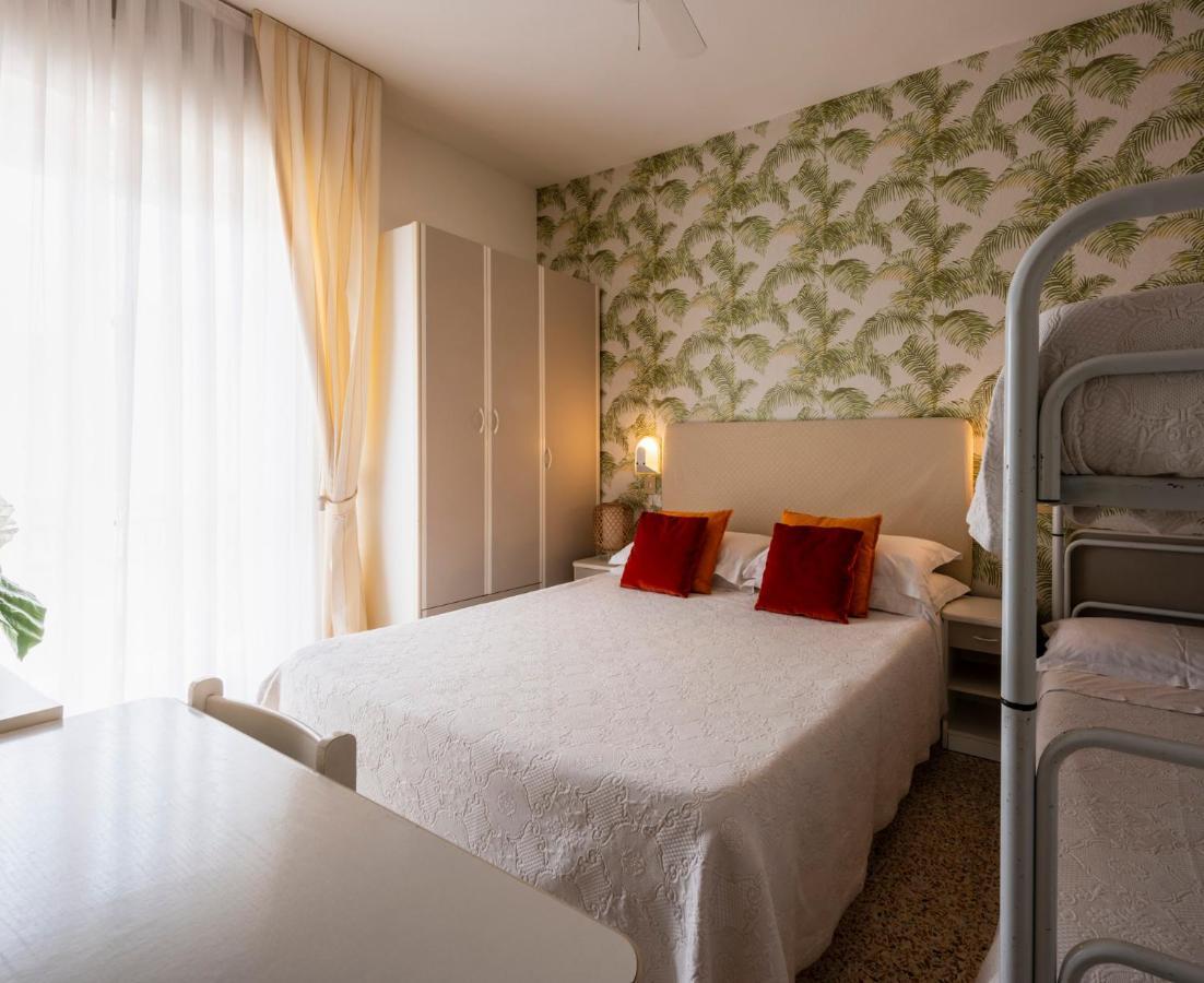 Alta Marea Hotel Милано Мартима Екстериор снимка