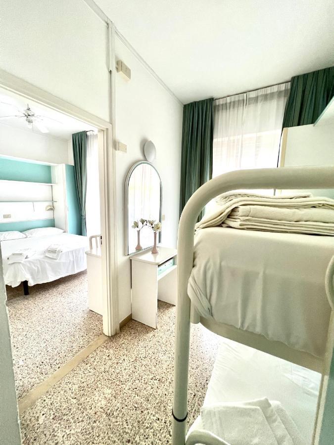 Alta Marea Hotel Милано Мартима Екстериор снимка