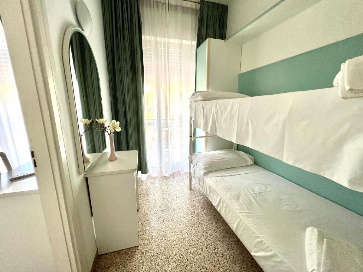 Alta Marea Hotel Милано Мартима Екстериор снимка